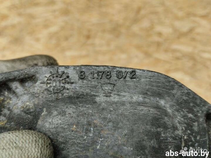 Кронштейн двигателя Volkswagen Passat B5