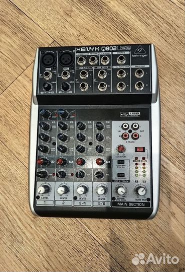Микшерный пульт behringer