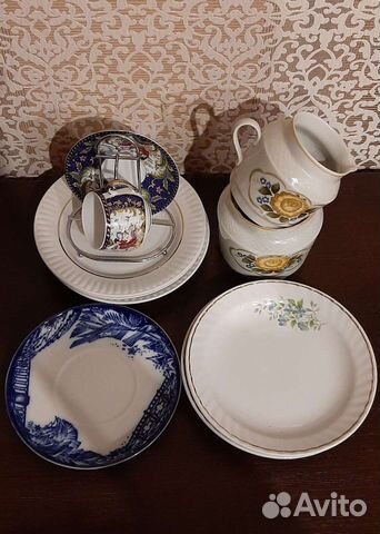 Тарелки блюдца молочник сахарница кофейная пара