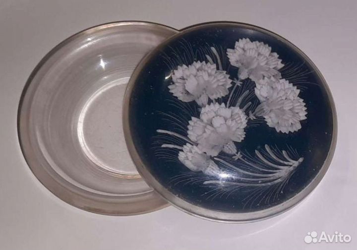 Винтажные пудреницы и духи