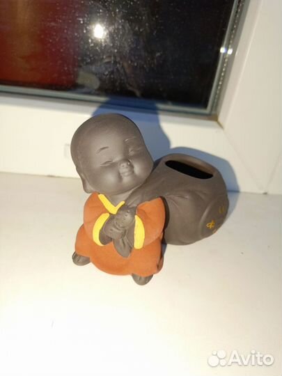 Керамическая статуэтка