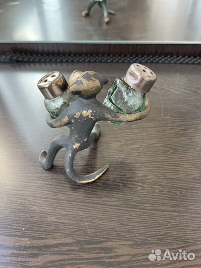 Обезьянка с кокосами солонка-перечница