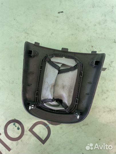 Накладка рычага МКПП toyota rav4 xa20