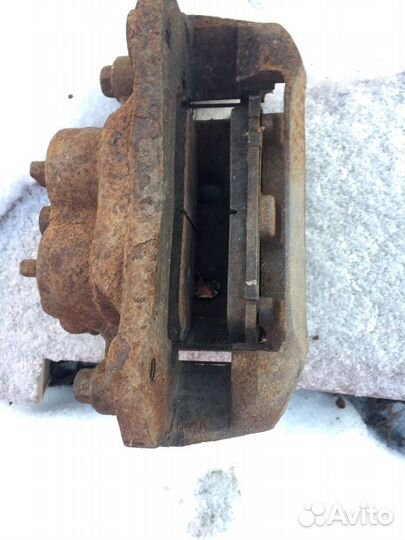 Суппорт Mitsubishi Chariot N94W Грандис