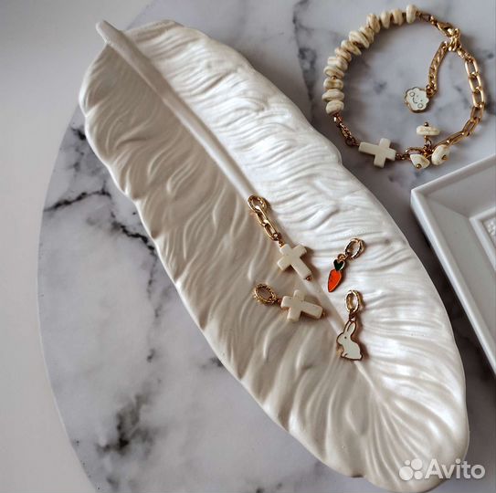 Комплект украшений из говлита