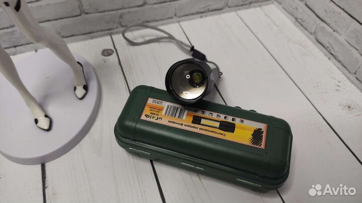 Мощный аккумуляторный фонарик регулируемый пучок
