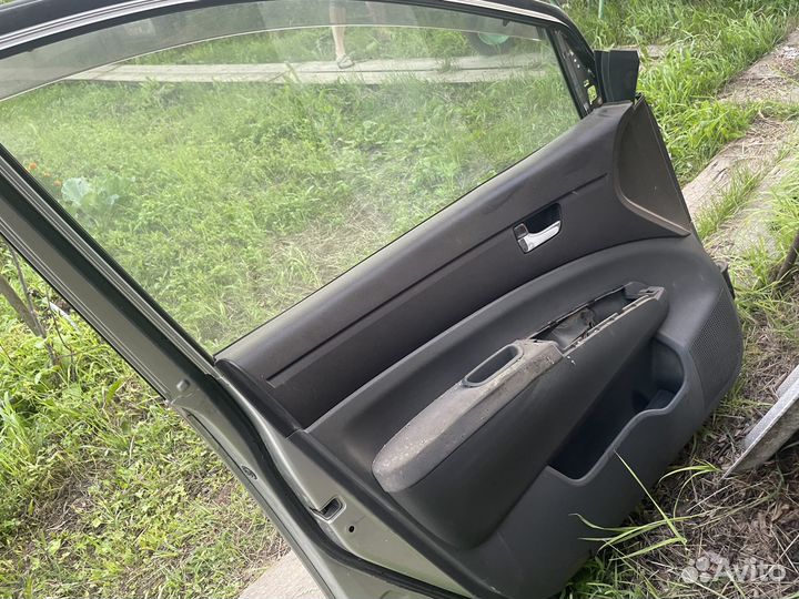 Двери на toyota prius