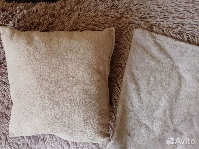 Покрывало и декоративная подушка