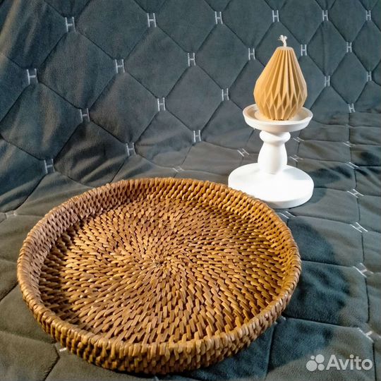 Поднос и свеча