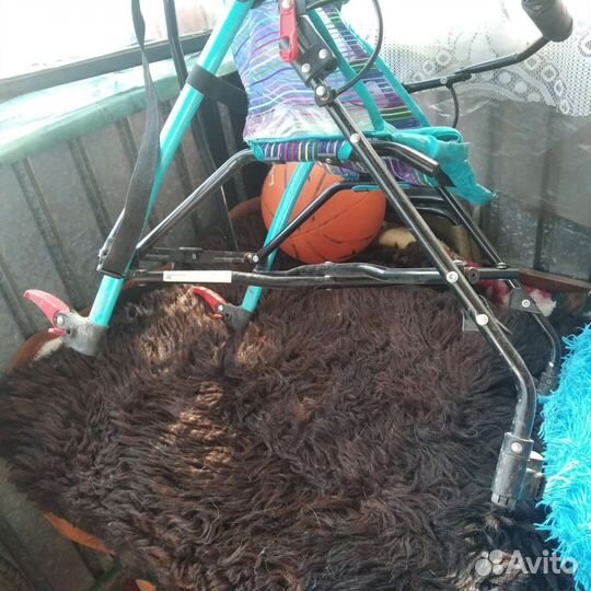 Прогулочная коляска трость