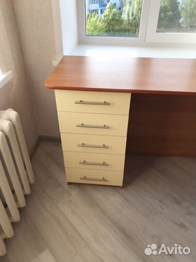 Угловой письменный стол