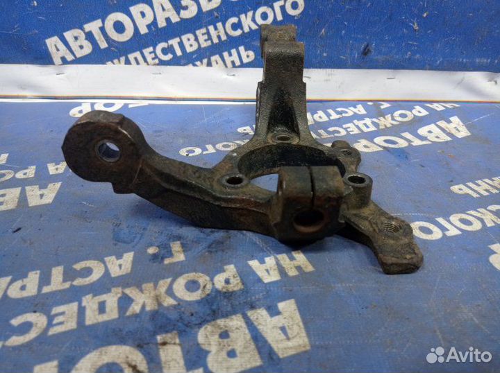 Передний левый поворотный кулак Opel Astra H