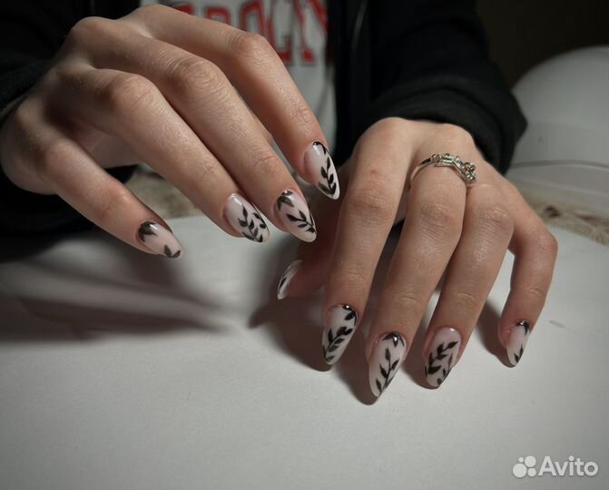 Модель на маникюр и педикюр