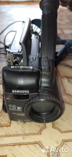 Продам видеокамеру Samsung VP-H65