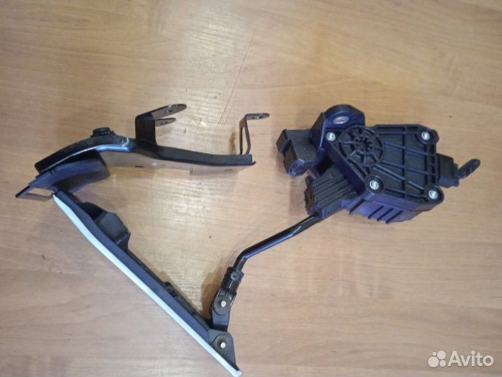 Педаль газа Honda Accord седан R20A3 2009