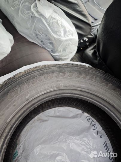 Dunlop Grandtrek AT1 205/70 R15 100