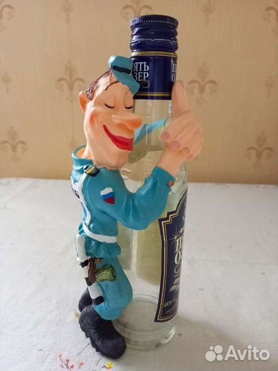 Статуэтка на бутылку