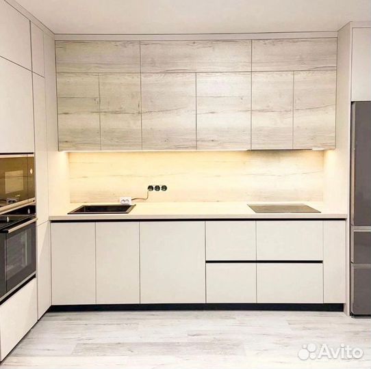 Угловая кухня до потолка с подсветкой в рассрочку