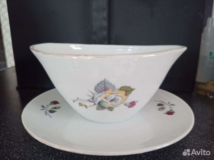 Соусник с блюдцем