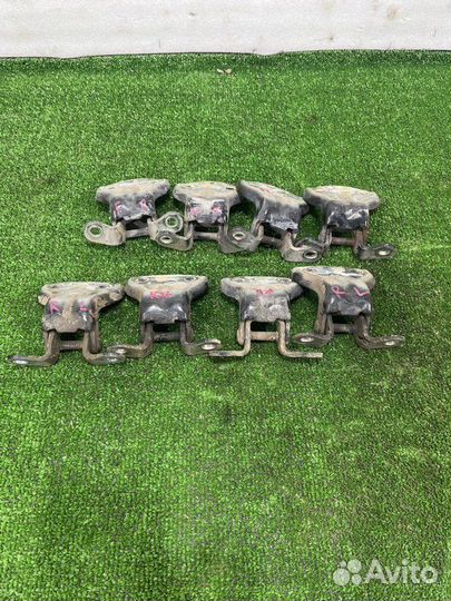 Петля двери Daewoo Gentra седан 1.5 2014