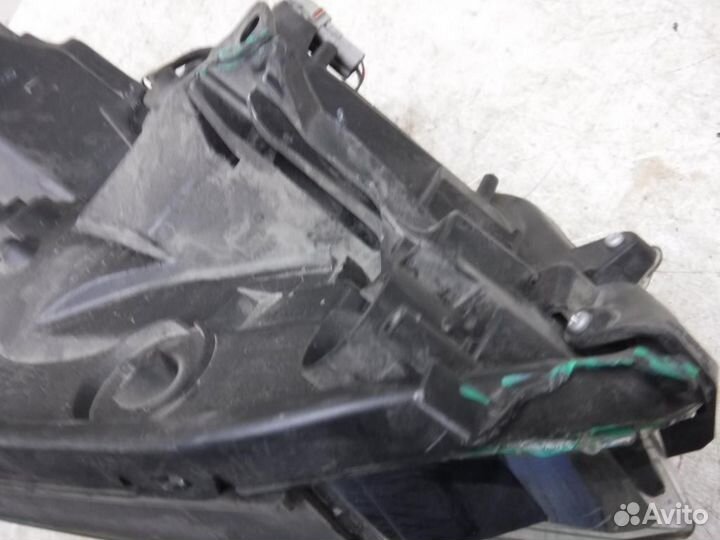 Фара правая Toyota RAV4