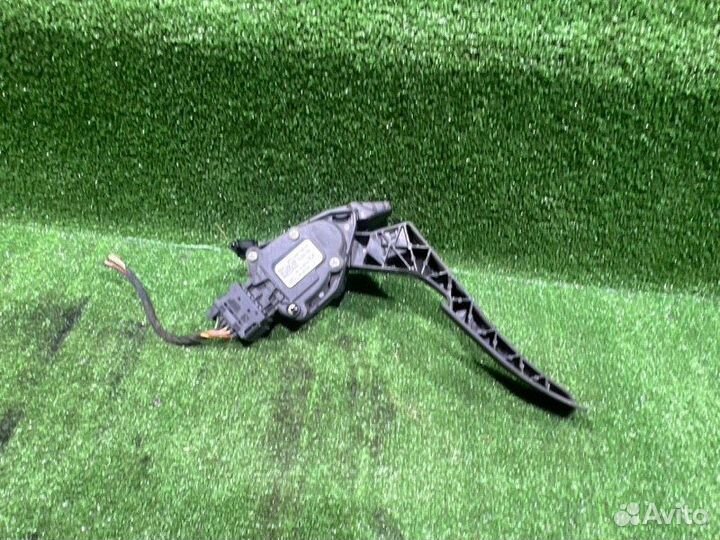 Педаль газа Opel P-J Astra седан 1.4 2013