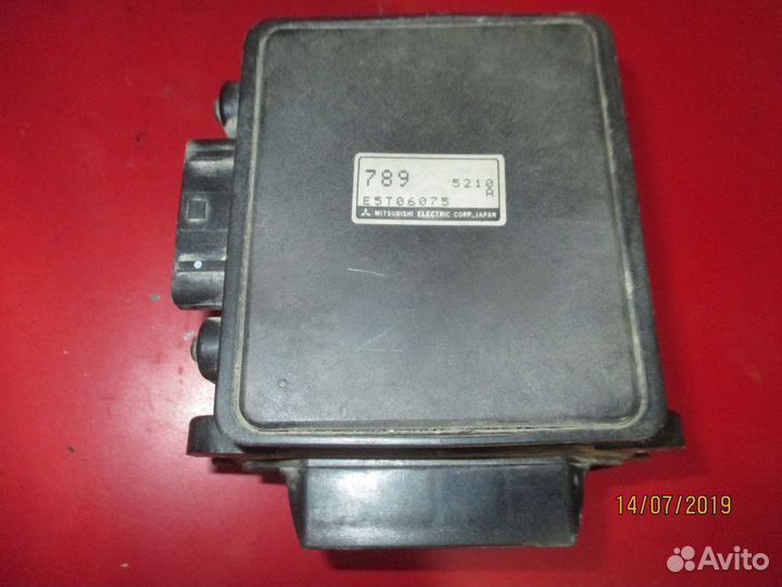Датчик расхода воздуха Mitsubishi Diamante