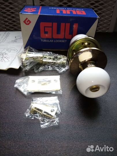 Дверная ручка с защелкой