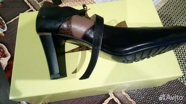 Продам женские туфли
