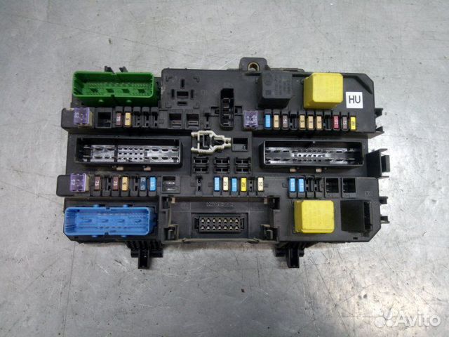 Блок предохранителей Opel Astra H 2004-2015