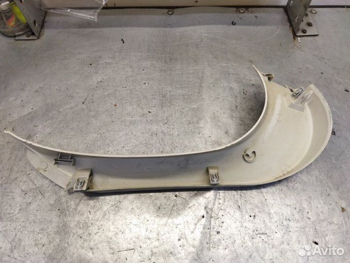 Обшивка двери багажника правая Ford Focus 3