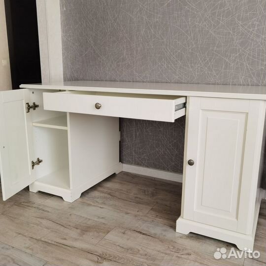Письменный стол IKEA лиаторп
