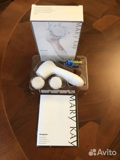 Щетка для очищения кожи лица Mary Kay Skinvigorate