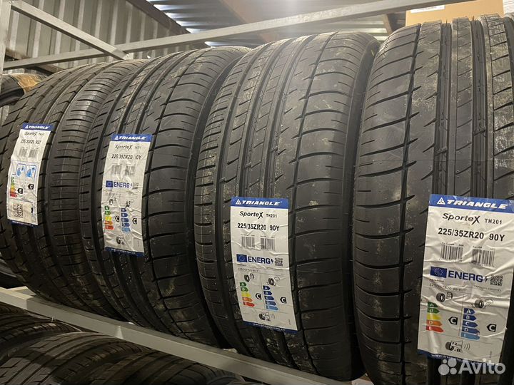 Triangle Sports TH201 225/35 R20 и 255/30 R20 92Y