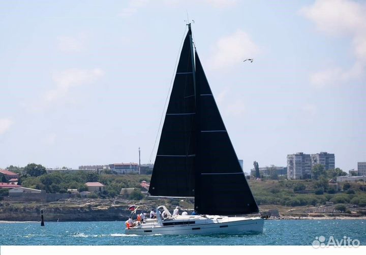 Продажа парусной яхты (флаг РФ)