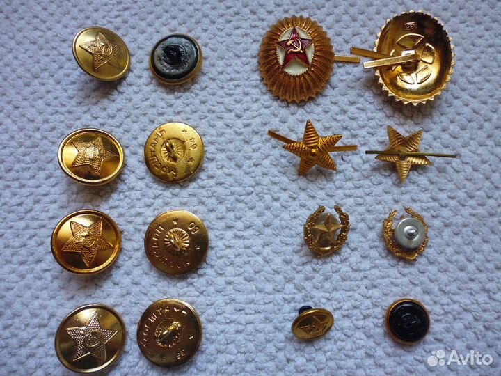 Фуражки,погоны,пуговицы сов.,ремни,гимнастер,брюки