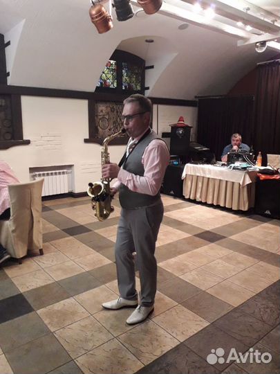 Музыкант на праздник (саксофон)