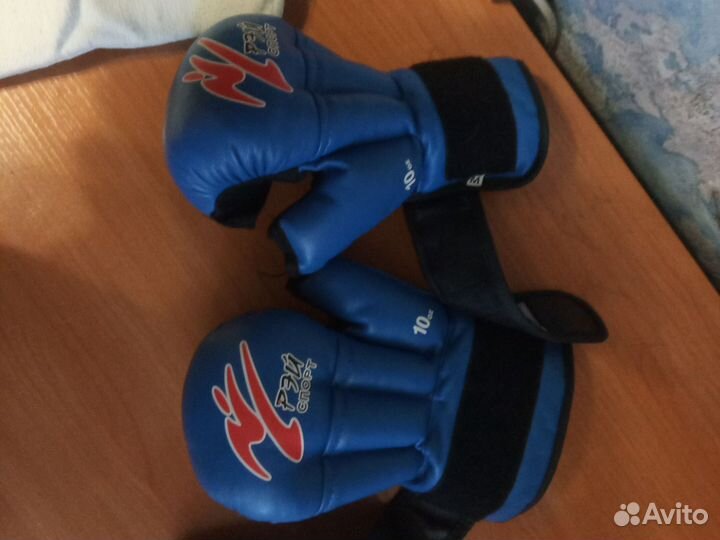Боксерские перчатки детские 10 + на коленики