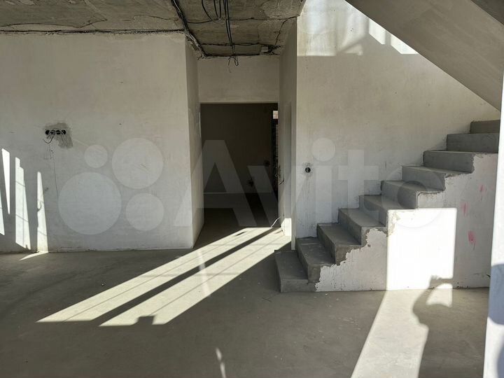 Дом 179 м² на участке 4 сот.