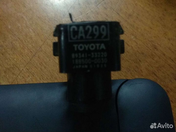 Капот Тойота Лэнд Крузер 200 Парктроник ориг