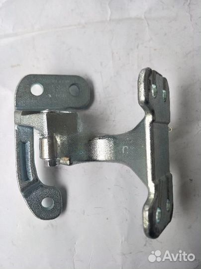 Петля двери правой нижняя Dongfeng GX 4180