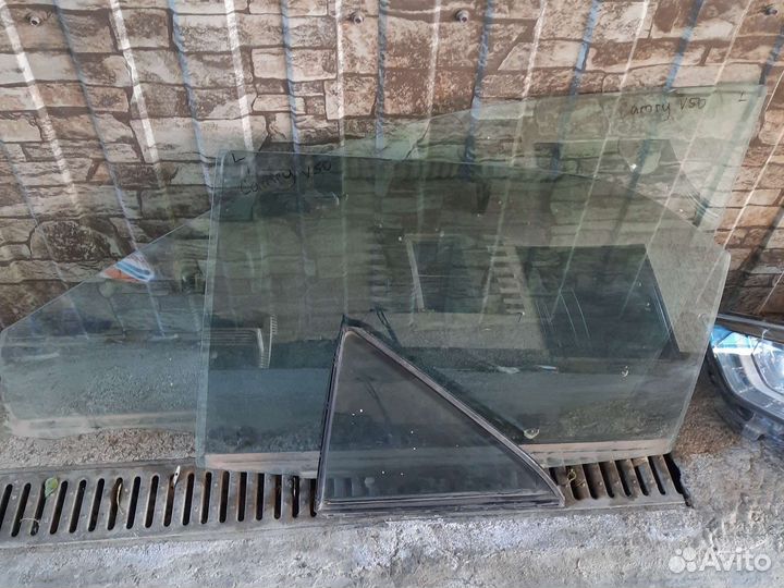Стекло двери перед зад левое Toyota Camry V50