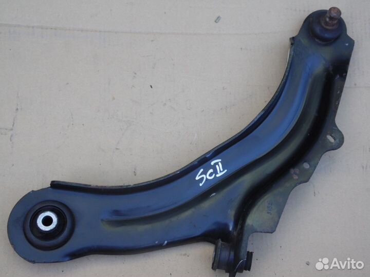 Рычаг передний нижний Рено Меган Сценик 2