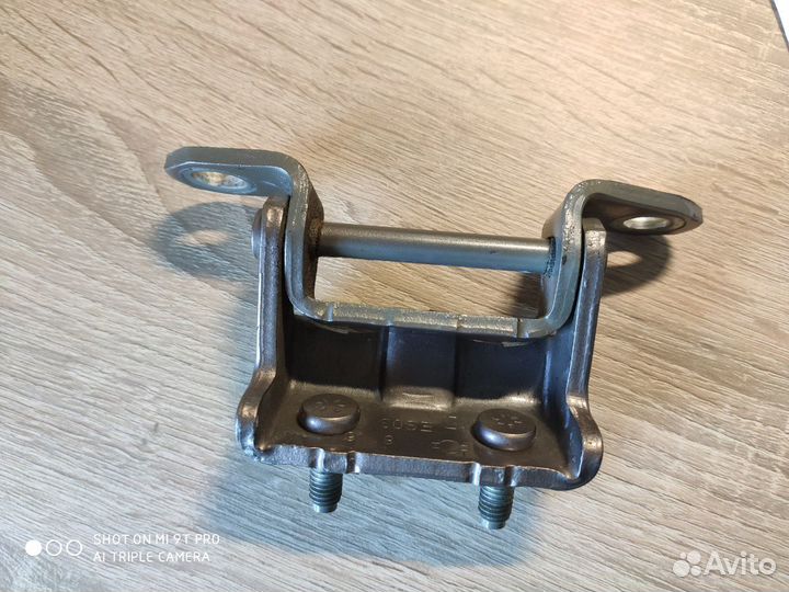 Петля двери для Nissan Tiida Almera (G15) 2013)