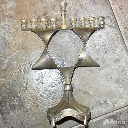 Ханукальный подсвечник