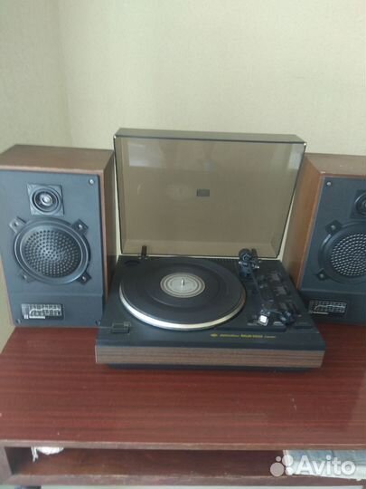 Проигрыватель винила и две колонки Радиотехника