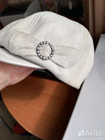 Кепка кожаная женская