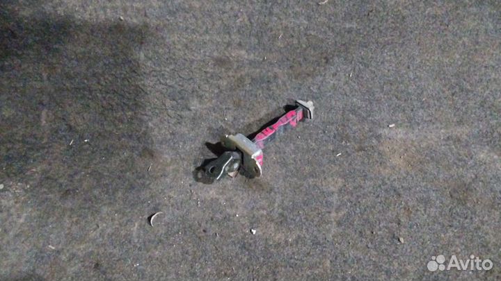 Ограничитель двери передний Nissan wingroad Y-11