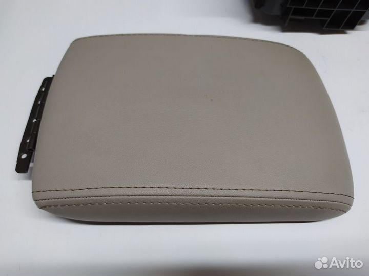 Крышка подлокотника Subaru Outback BP