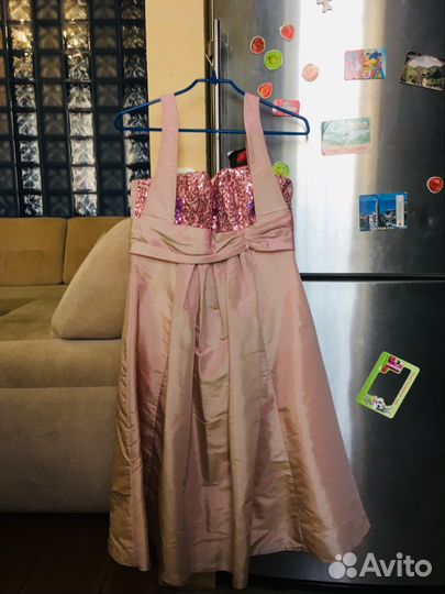 Продаётся нарядное платье
